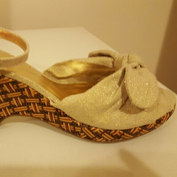 Karisma Bowtie Wedge - Picture 2 of 4
